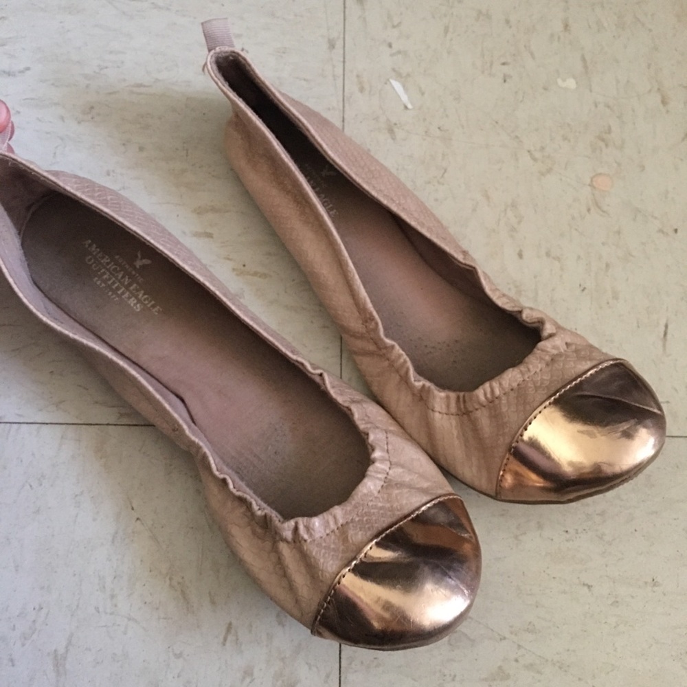 Light pink woman’s Slip on’s American Eagle